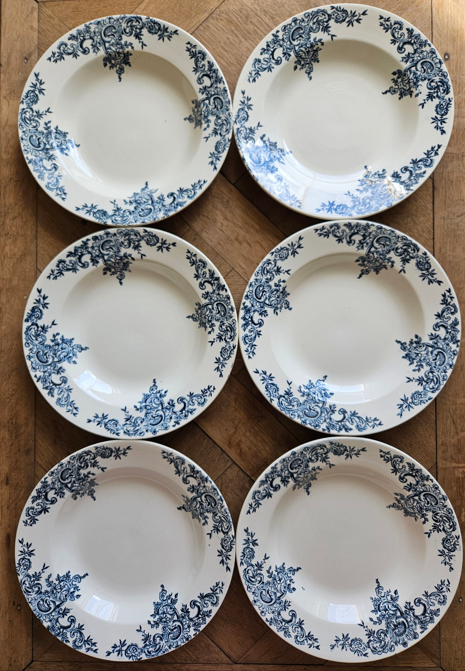 Série de 6 assiettes creuses anciennes HB & Cie, Louis XV. Terre de fer. Choisy-le-Roi 