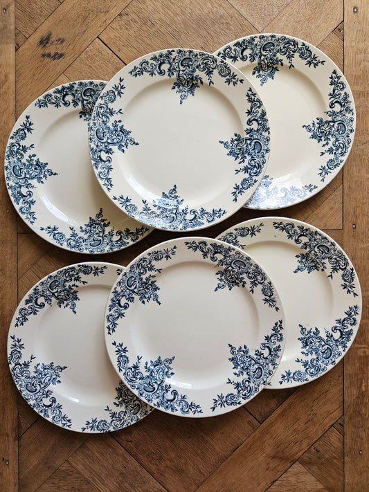 Série de 6 assiettes plates anciennes Hippolyte Boulenger et Cie, modèle Louis XV. Terre de fer. Choisy-le-Roi 