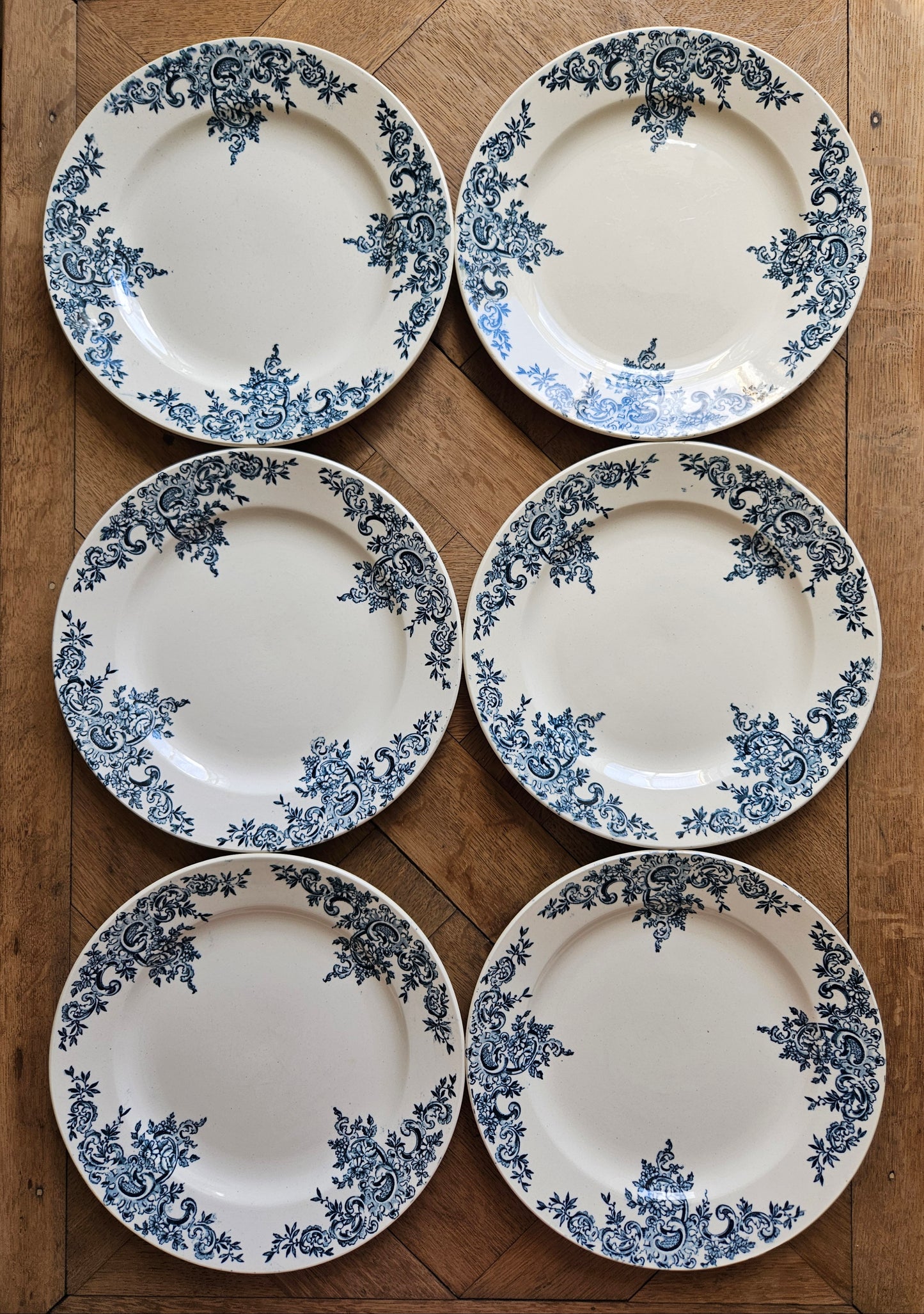 Lot de 6 assiettes plates anciennes HB & Cie, modèle Louis XV. Terre de fer. Choisy-le-Roi 