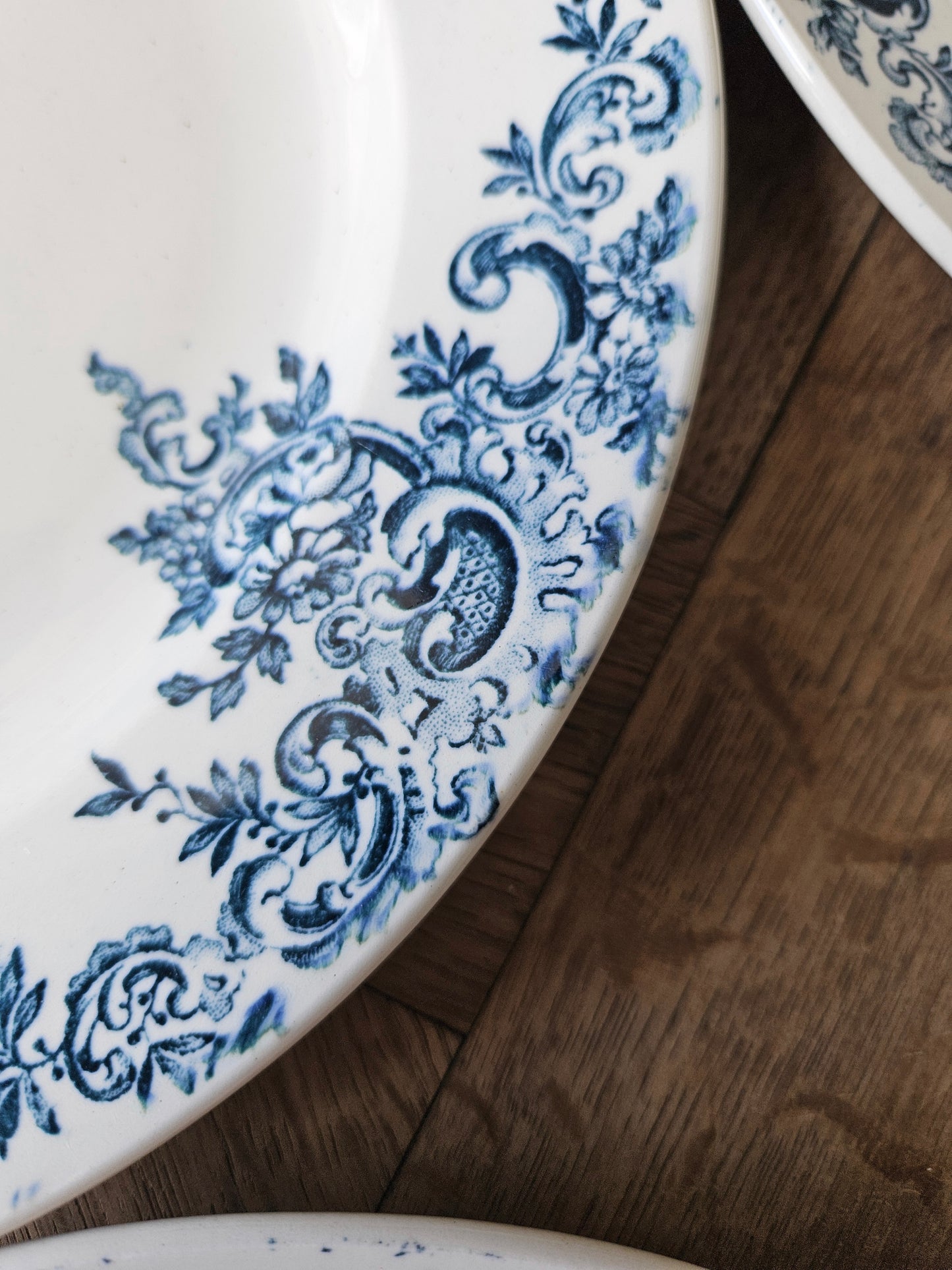 Assiettes plates anciennes HB & Cie, Louis XV