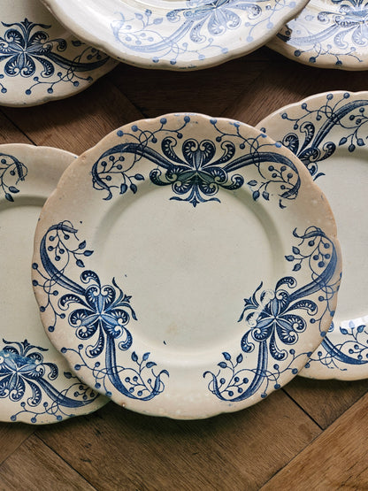 Assiettes à dessert anciennes Faïencerie de Lyon, Joconde. Charmante patine.