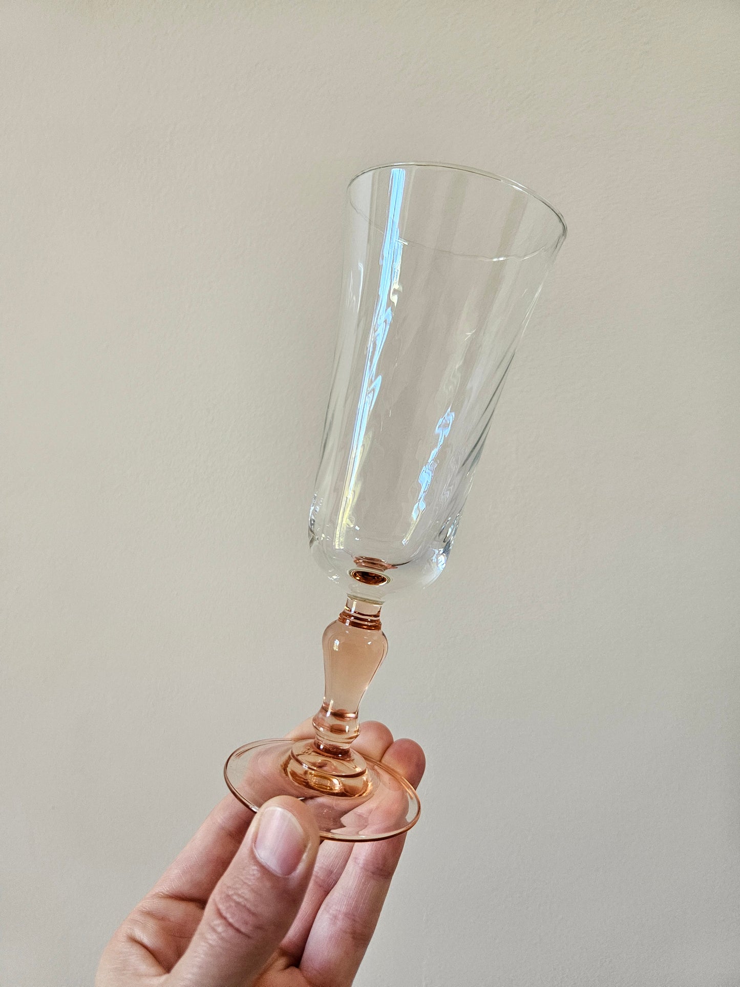 Flûte à champagne vintage Luminarc Rosaline. Années 70.