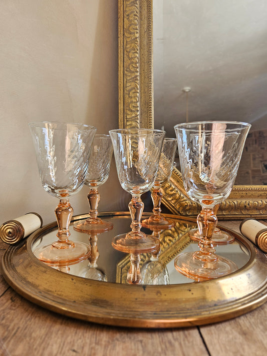 Lot de 5 verres à vin vintage Luminarc Rosaline. Pied rose.
