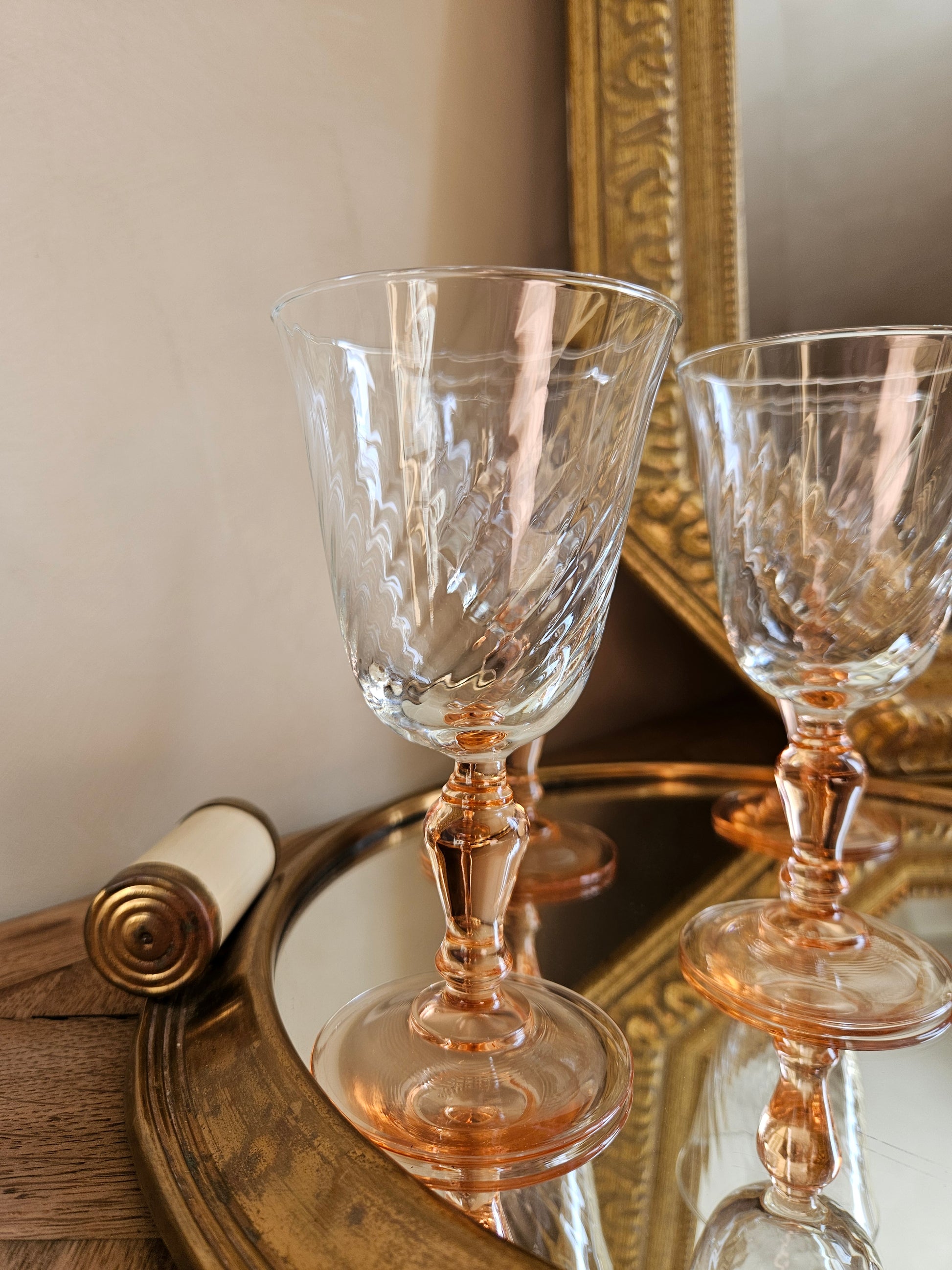 Verres à vin vintage Luminarc Rosaline. Pied rose.