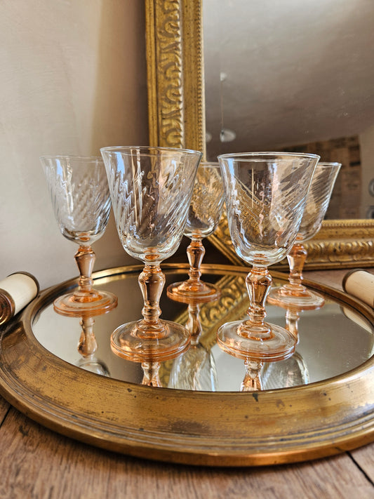 Lot de 5 verres à apéritif Luminarc Rosaline. Verres à pied rose.