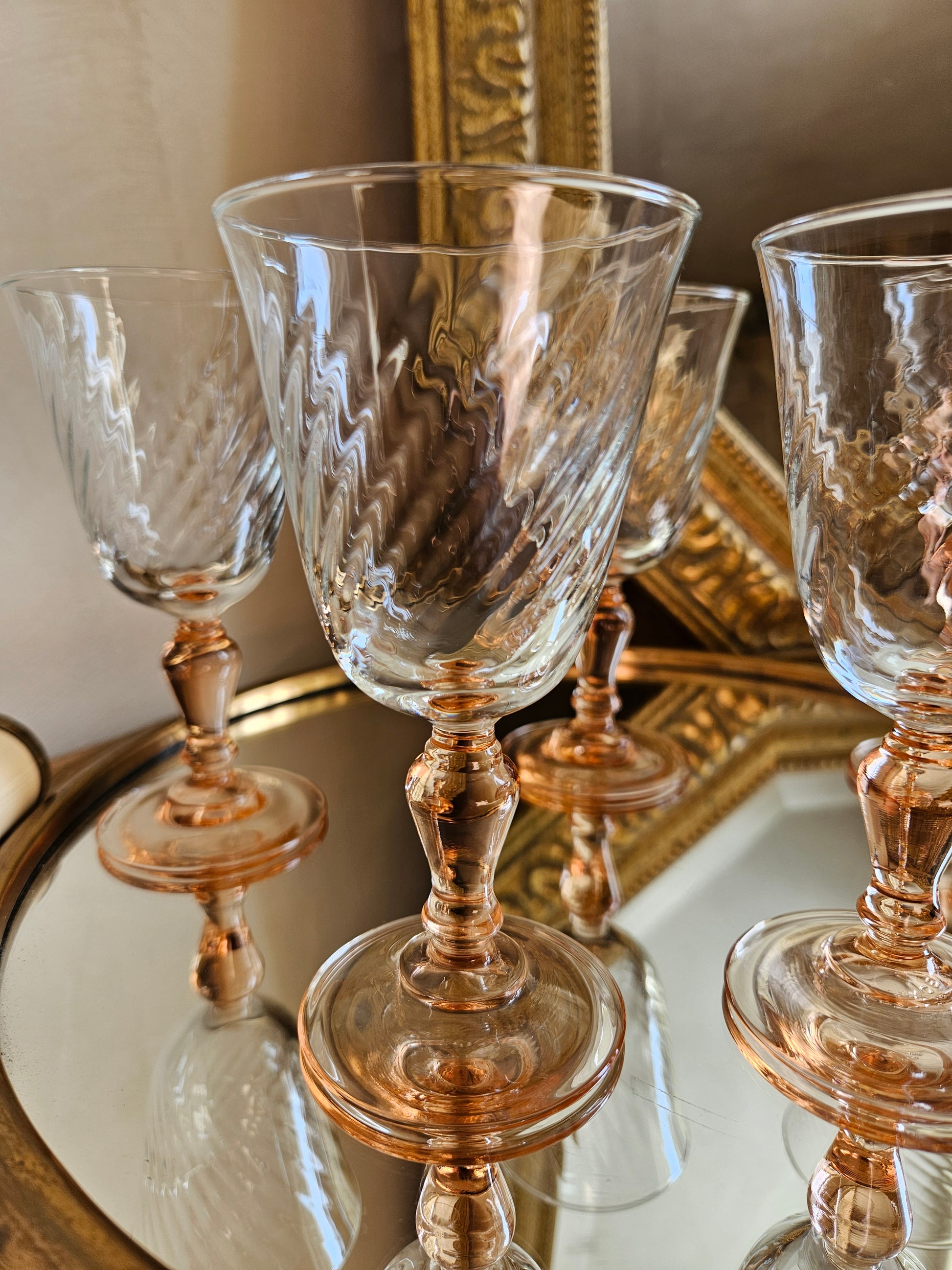 Verres à apéritif Luminarc Rosaline. Modèle Venise. Verres à pied rose.