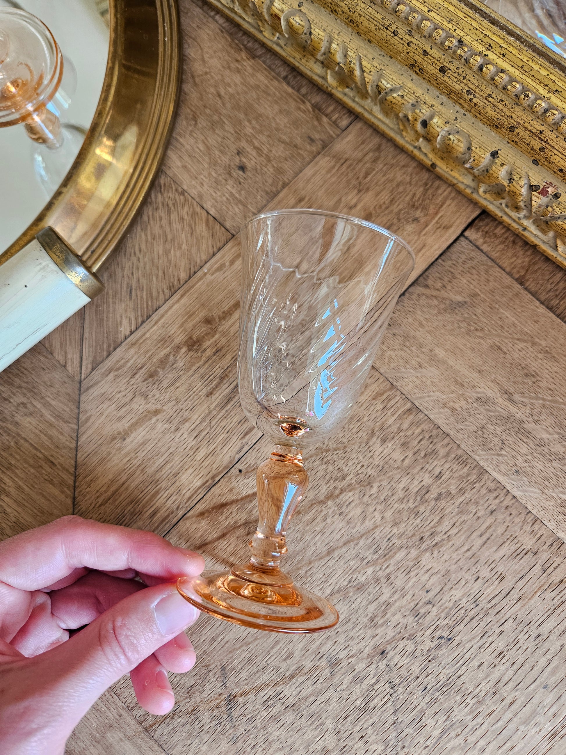 Verre à apéritif vintage Luminarc Rosaline. Verres à pied rose. Années 70.