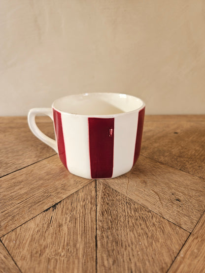 Tasse vintage Badonviller, rayures bordeaux. 