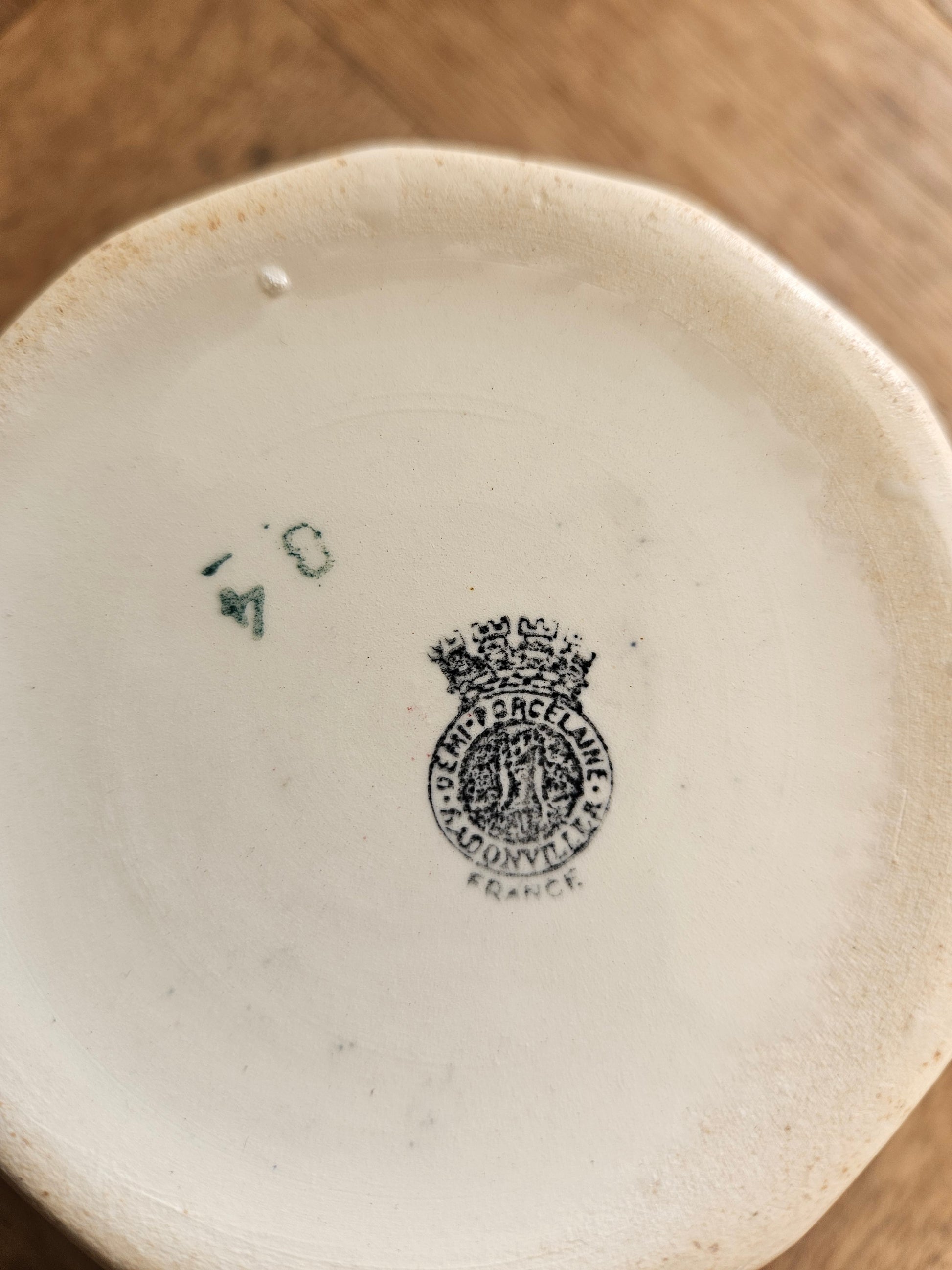 Estampille Badonviller. Demi porcelaine.