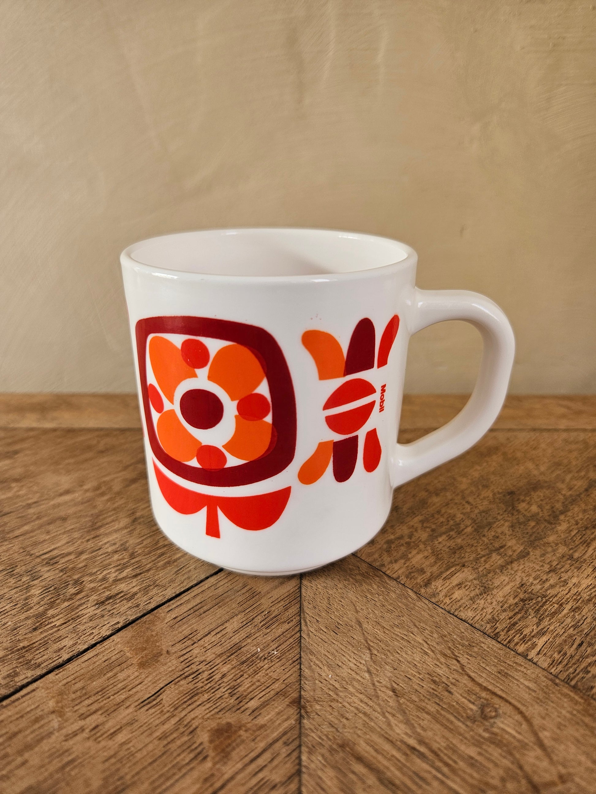 Mug vintage Arcopal, Mobil, rouge et orange