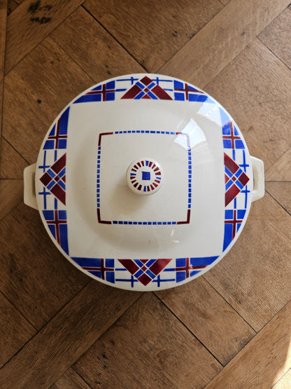 Soupière vintage K&G Lunéville, modèle Hossegor V.F. Paris. Décor géométrique bleu et rouge bordeaux.