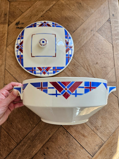 Soupière vintage K&G Lunéville, modèle Hossegor V.F. Paris. Décor géométrique bleu et rouge bordeaux.