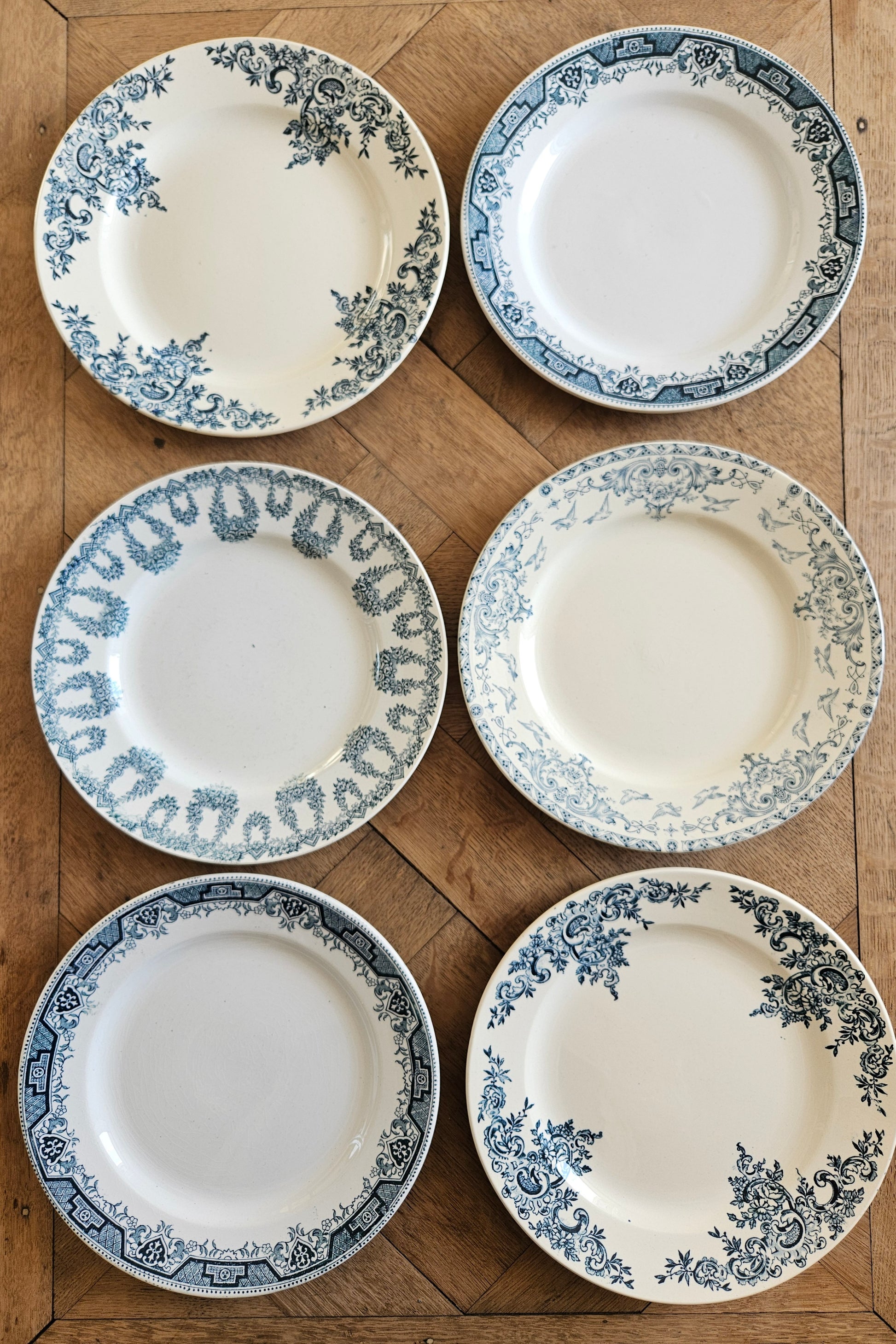 Lot de 6 assiettes anciennes dépareillées en terre de fer. Mix and match harmonieux.