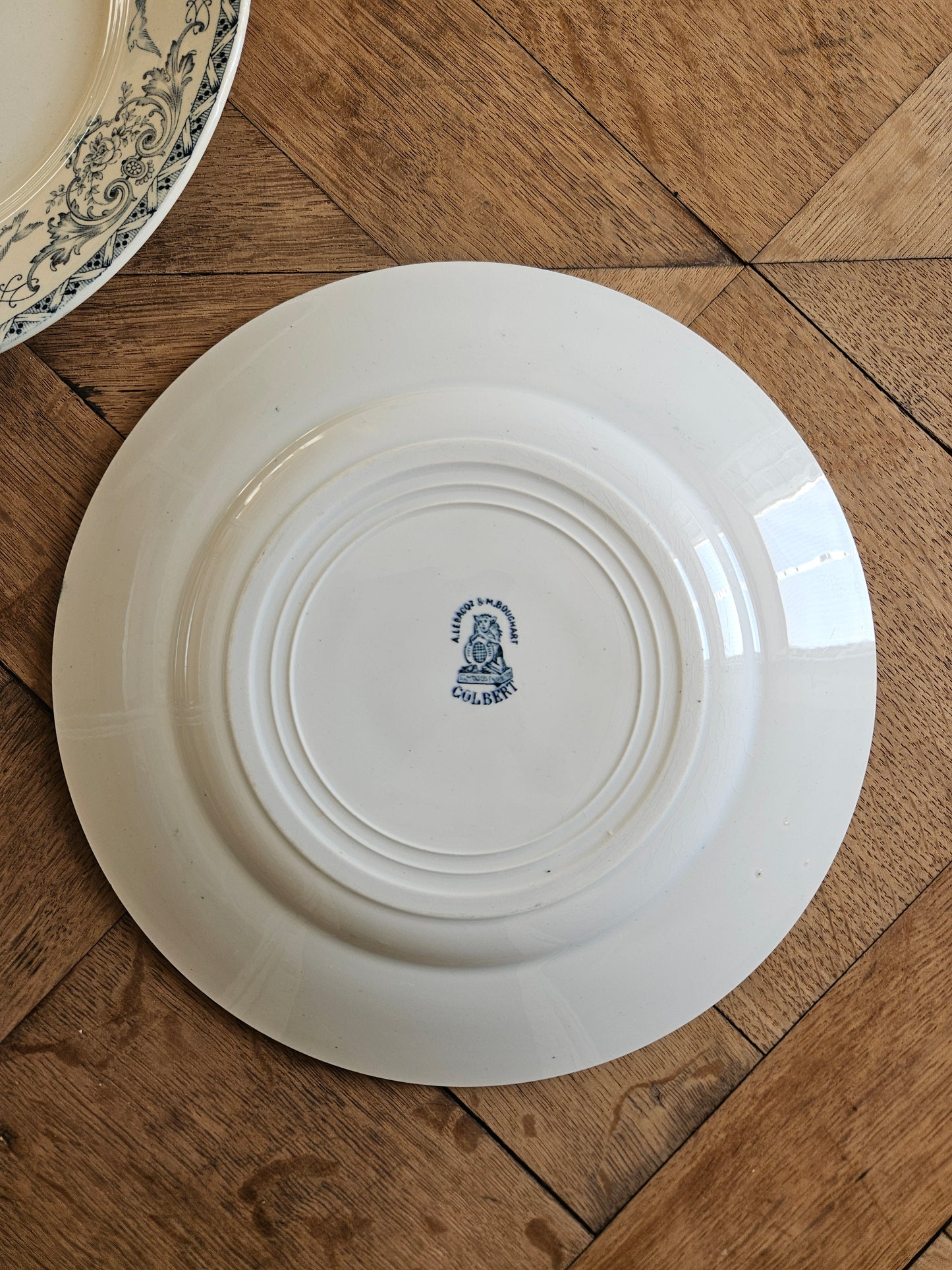 Assiettes plates anciennes dépareillées, Terre de Fer