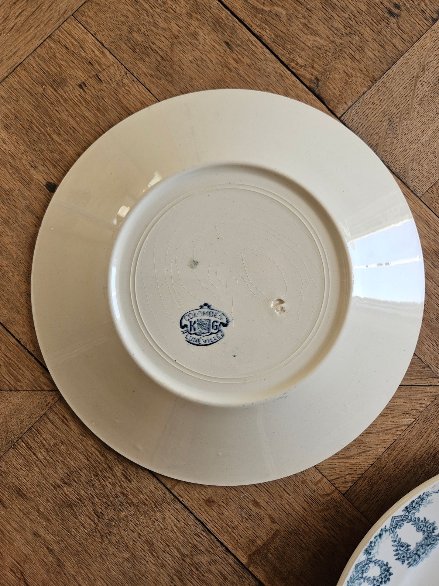 Assiettes plates anciennes dépareillées, Terre de Fer