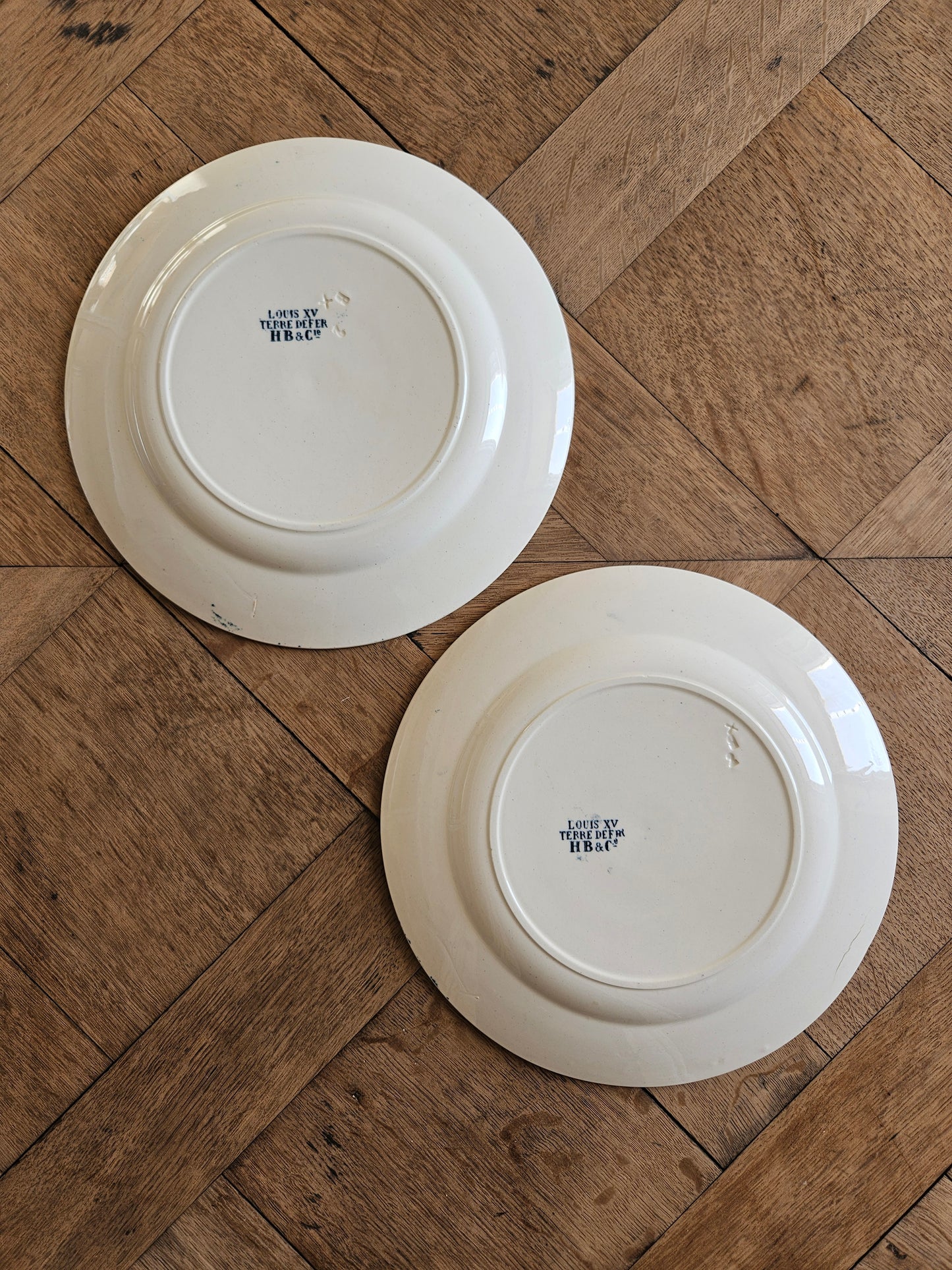 Assiettes plates anciennes dépareillées, Terre de Fer