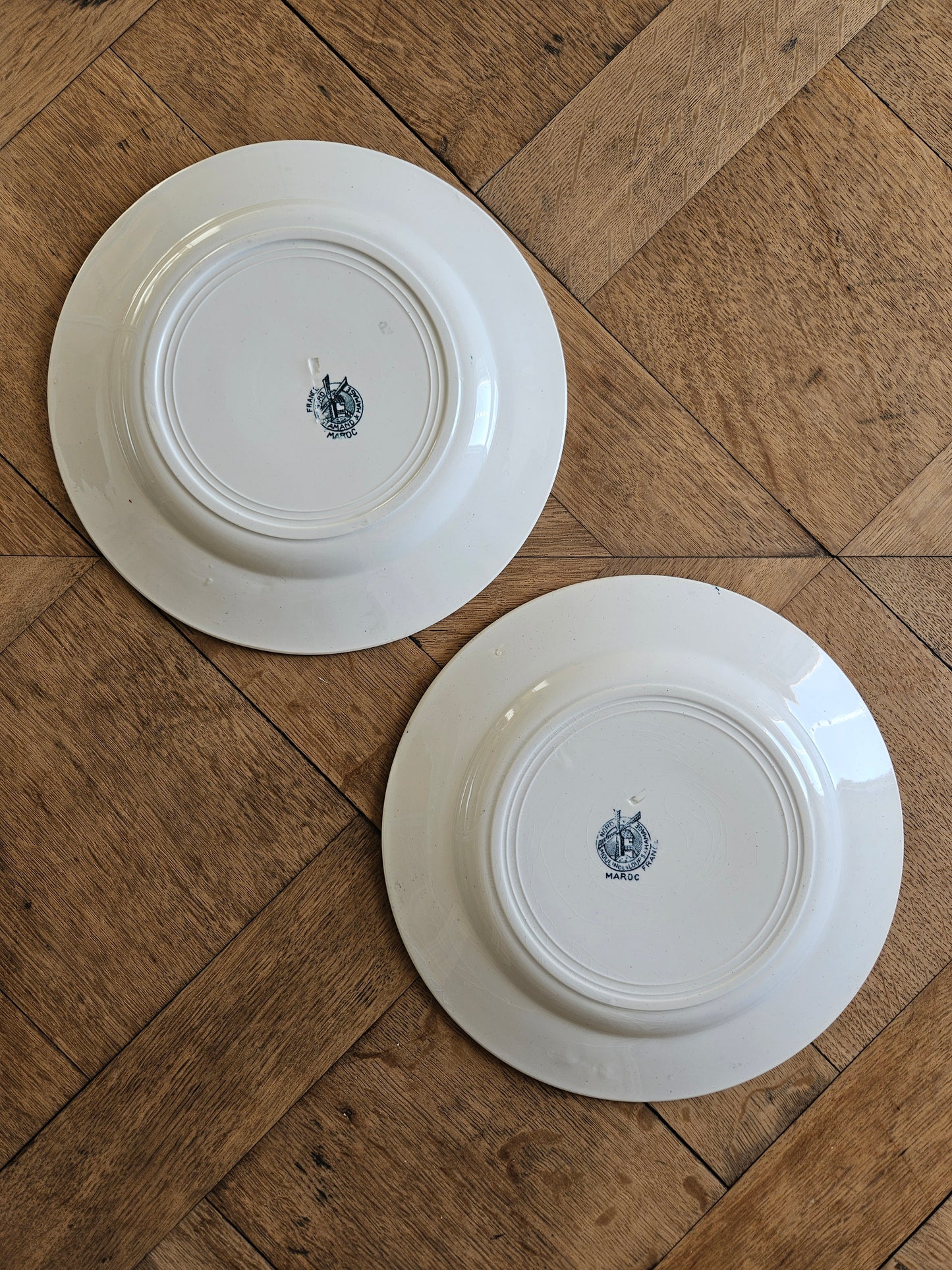 Assiettes plates anciennes dépareillées, Terre de Fer