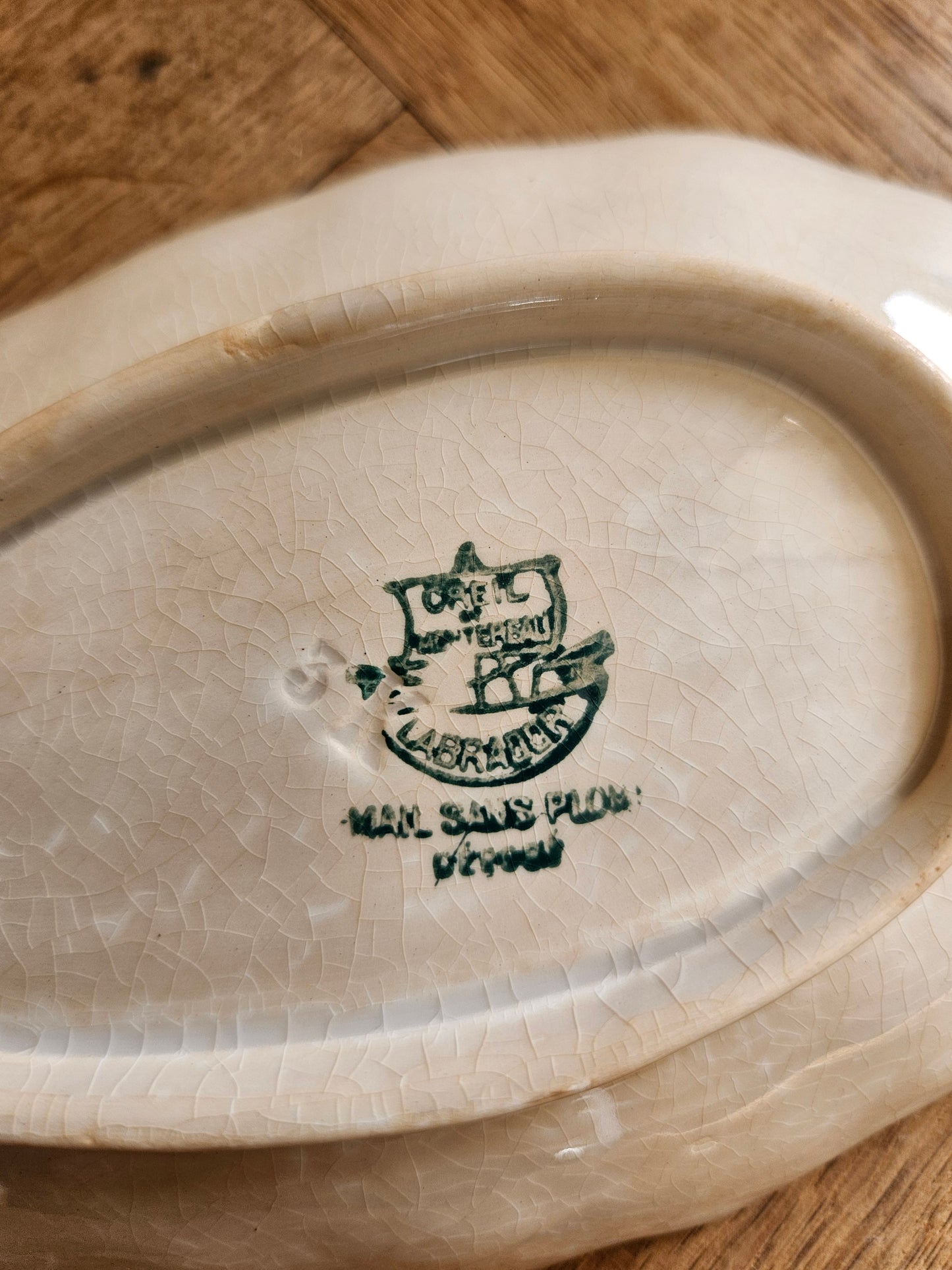 Estampille ancienne Creil et Montereau, Labrador. Émail sans plomb.