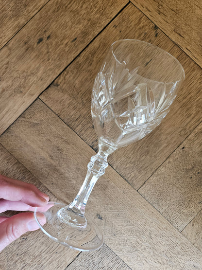 Verres à pied en cristal de Lorraine, Etzel. Taillé main.