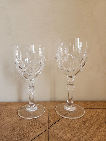 Verre à vin et verre à eau vintage en cristal de Lorraine. Etzel. Taillés main.