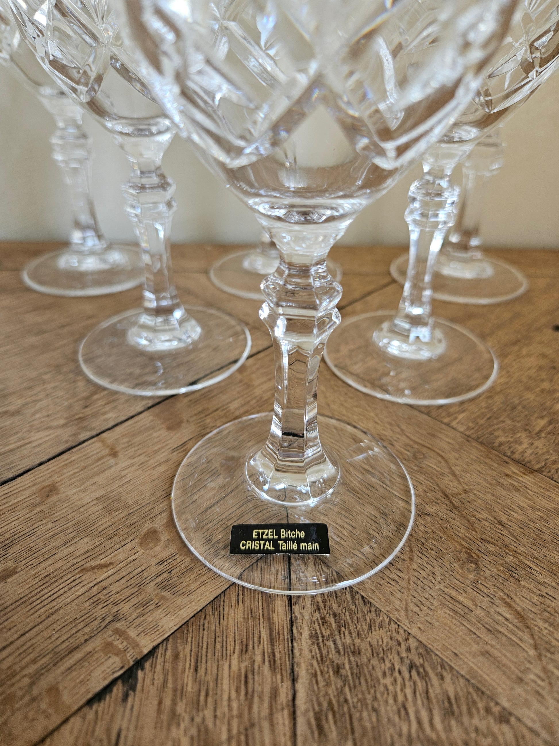 Lot de 6 verres à vin vintage en cristal de Lorraine. Etzel. Taillés main.