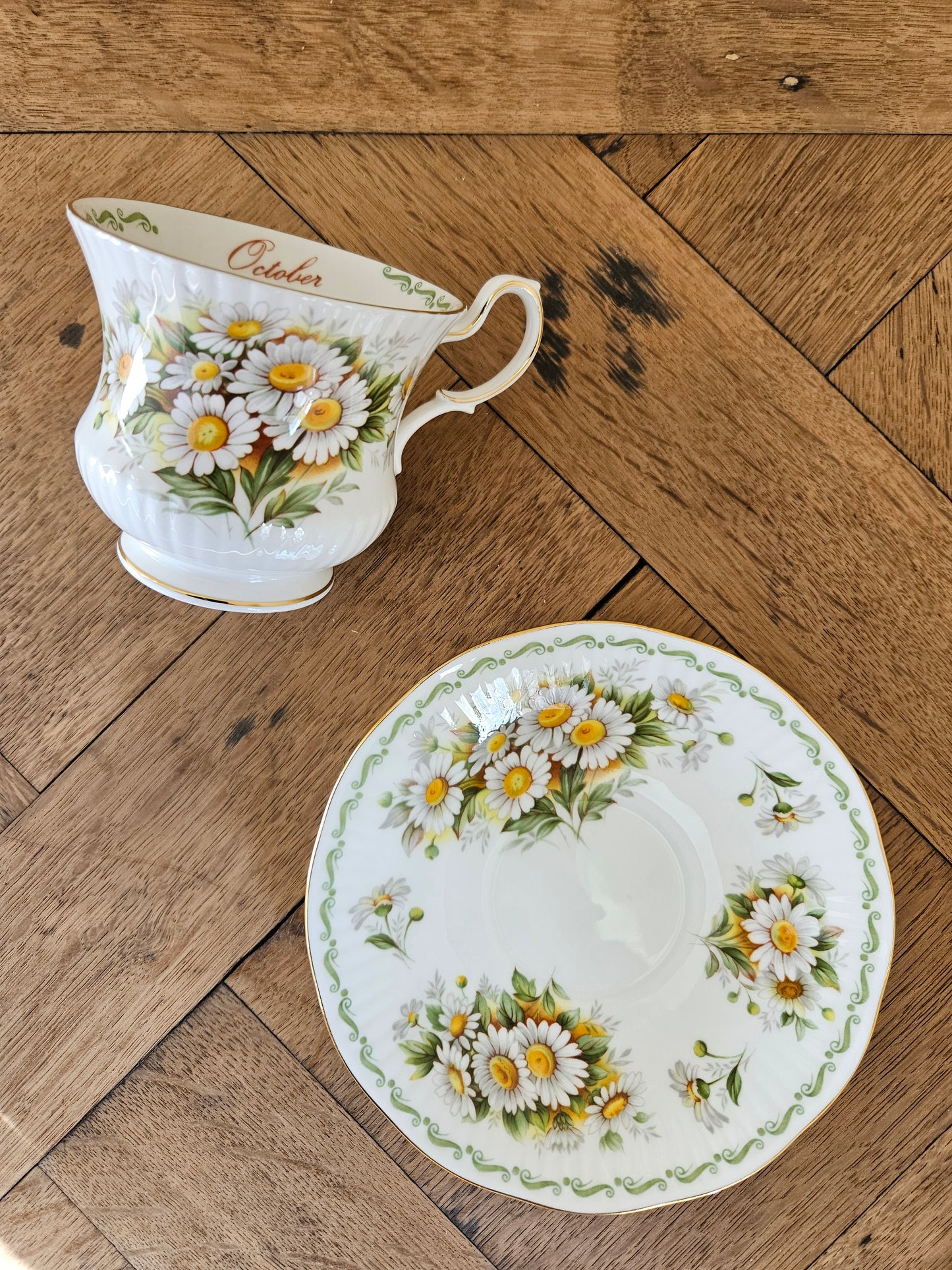 Tasse Queen’s October. Fine bone china. Made in England.