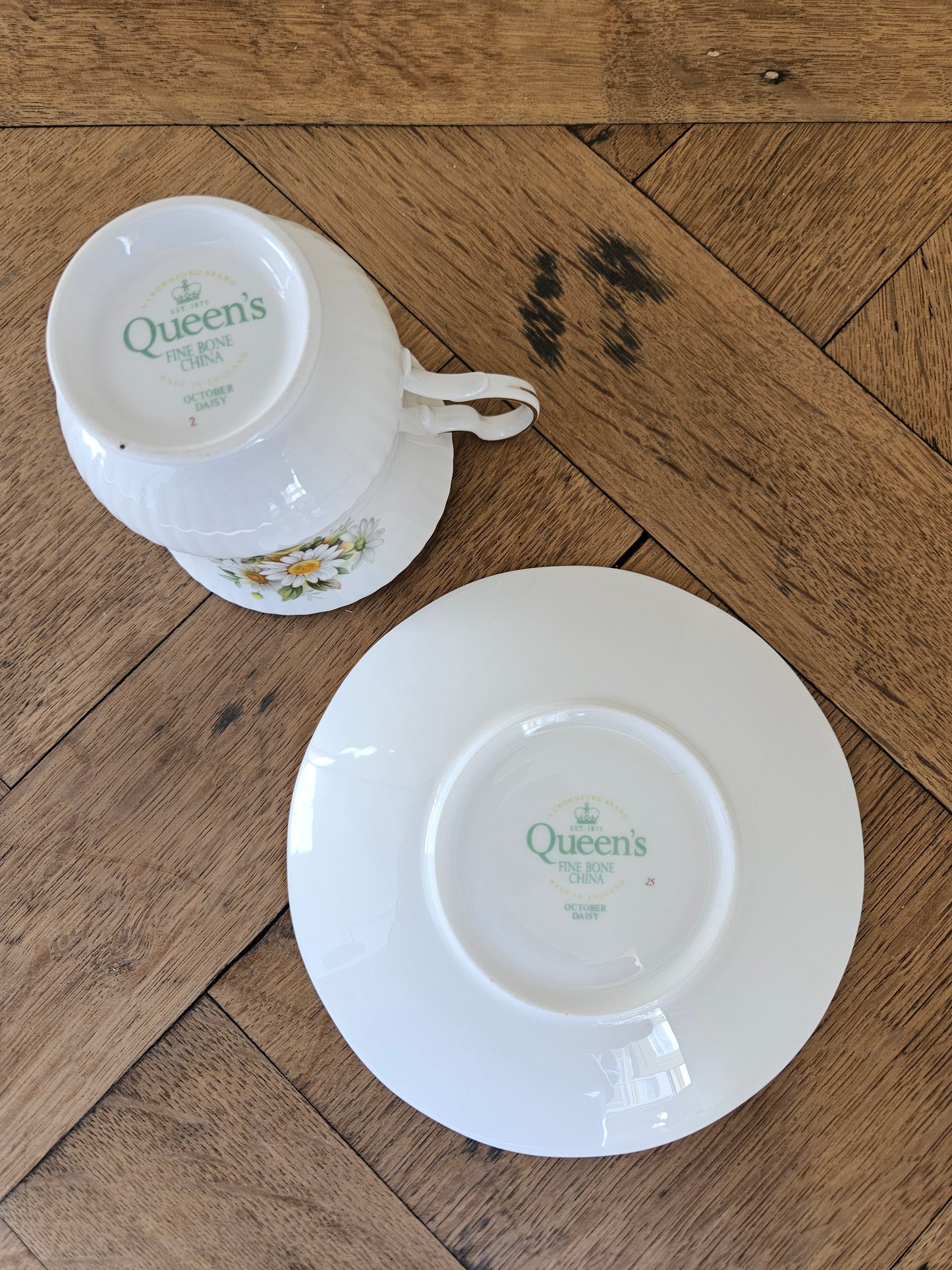 Tasse Queen’s October. Fine bone china. Made in England.