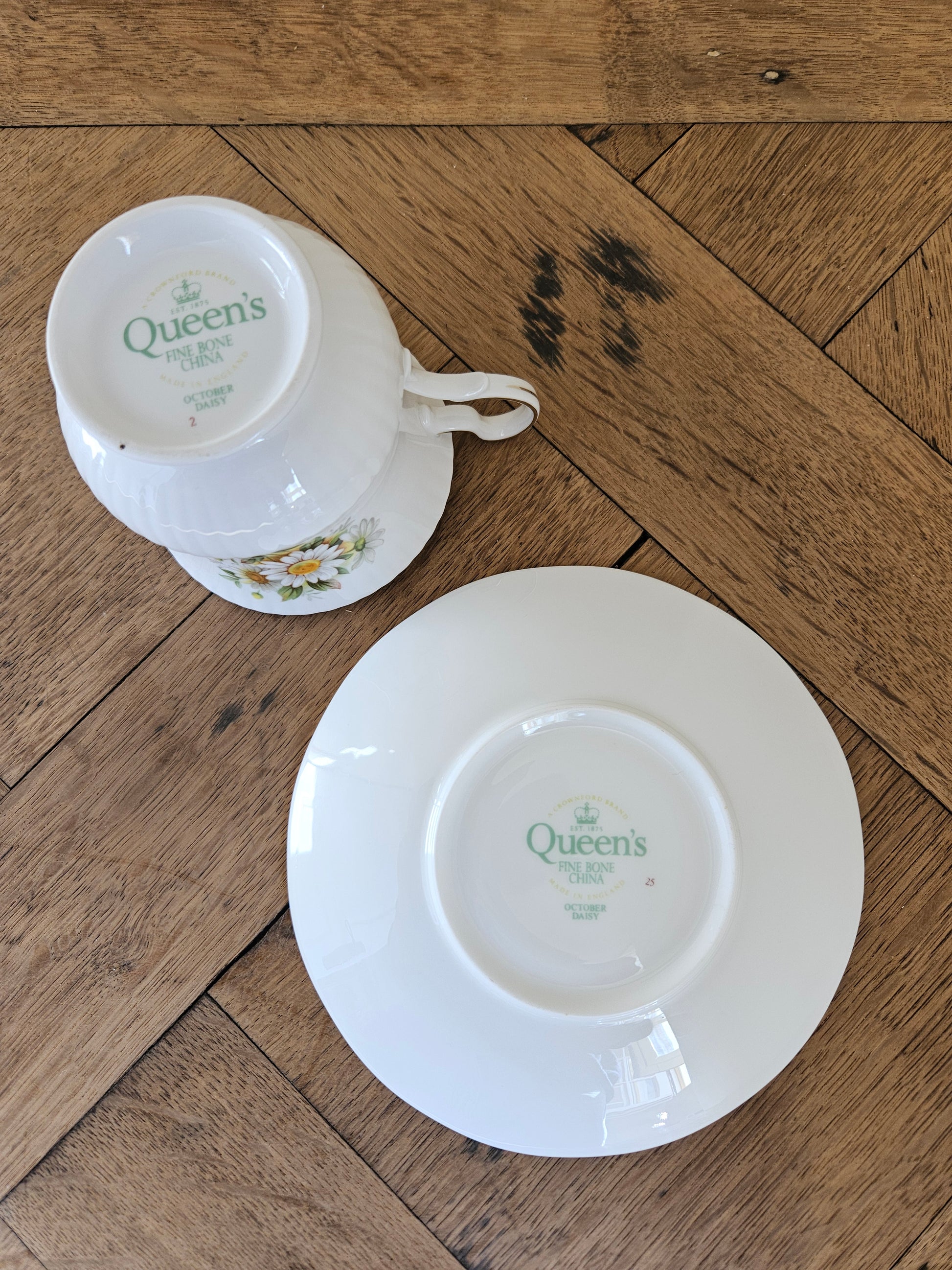 Tasse Queen’s October. Fine bone china. Made in England.