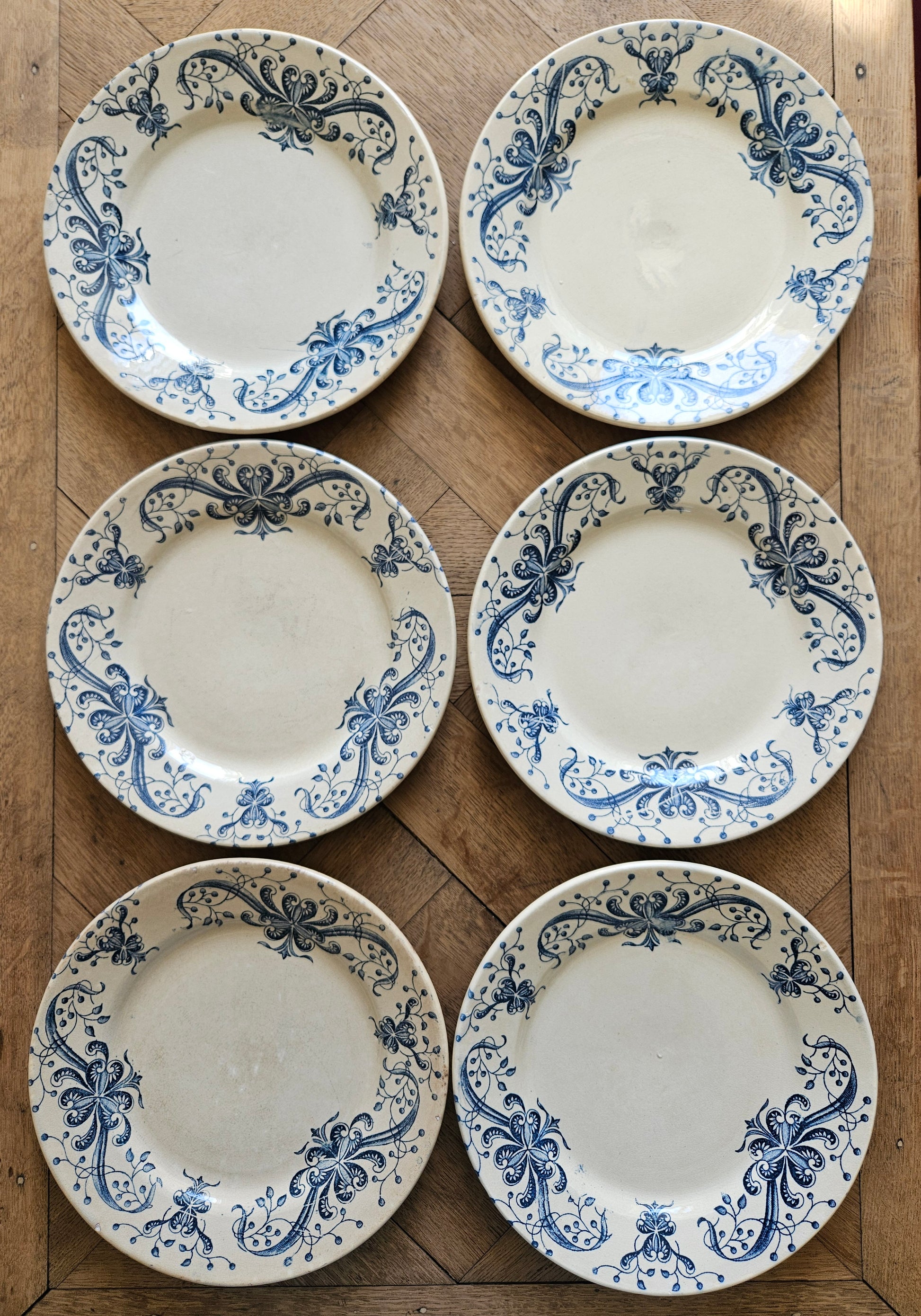 Lot de 6 assiettes plates anciennes Faïencerie de Lyon, Joconde. Terre de fer.