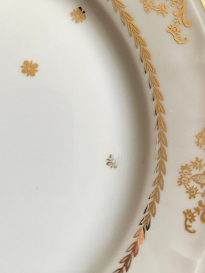 Assiettes à dessert porcelaine CNP, décor doré