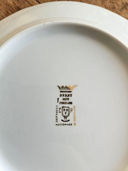 Estampille Berry, haute porcelaine. Compagnie Nationale de Porcelaine. 