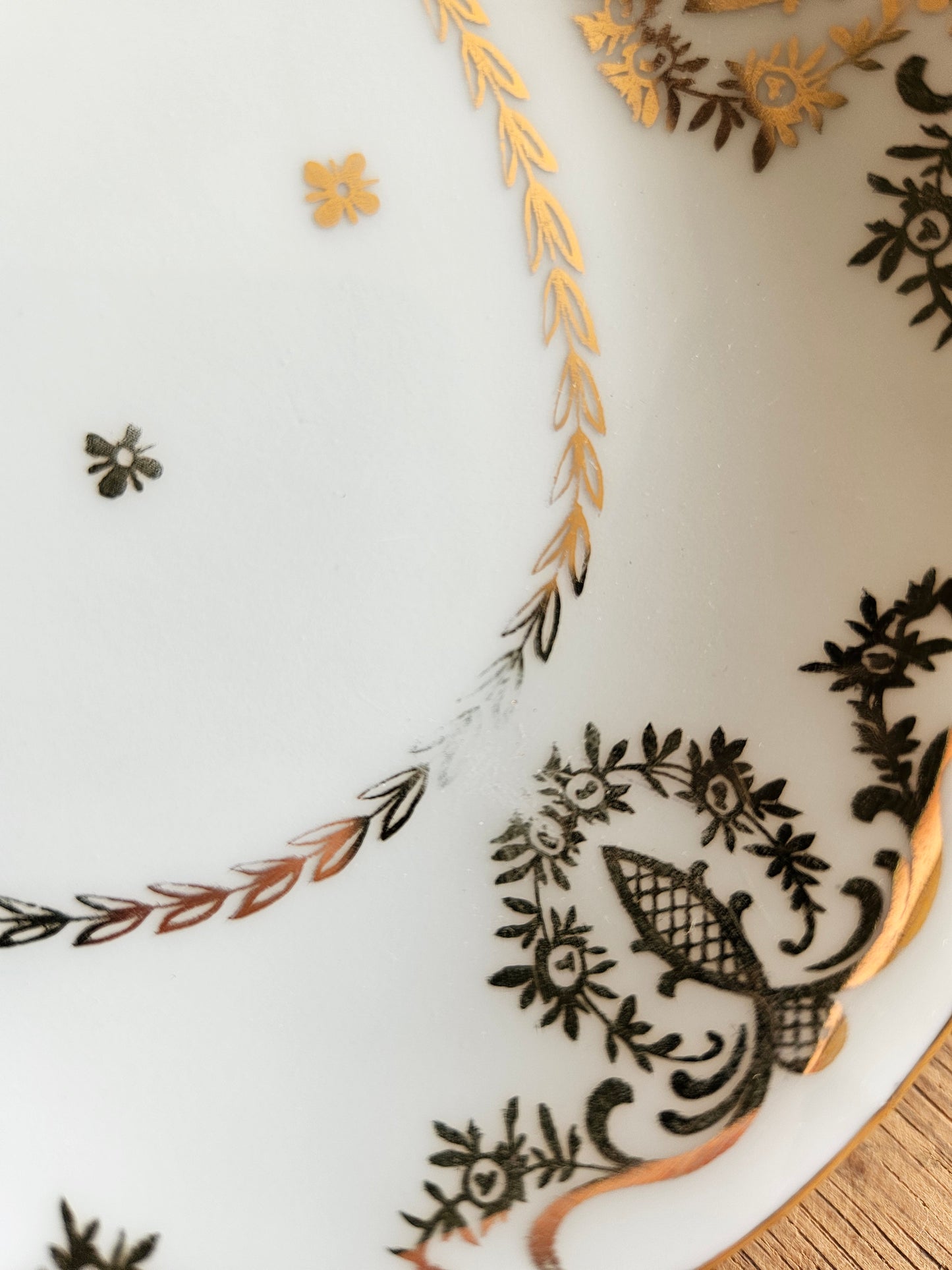 Ravier porcelaine CNP, décor doré