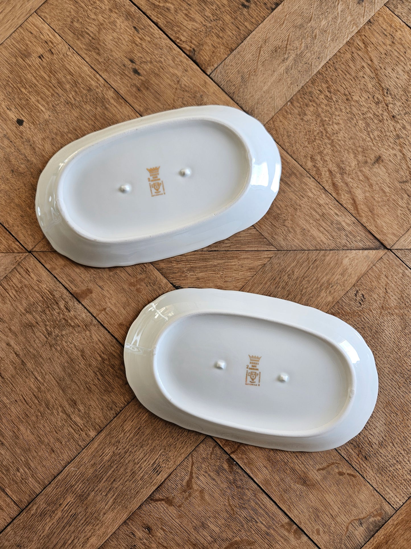 Ravier porcelaine CNP, décor doré