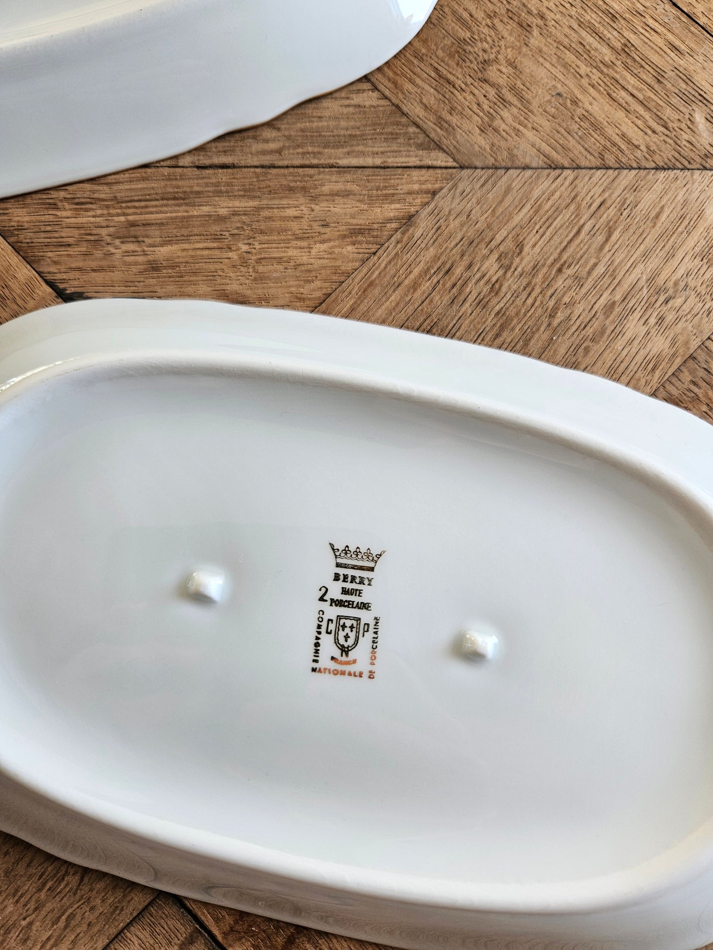 Ravier porcelaine CNP, décor doré