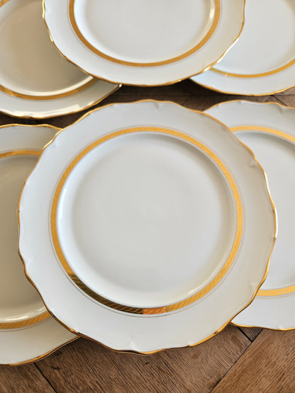 Lot de 6 assiettes plates vintage en porcelaine de Sologne. Élégant liseré doré. 