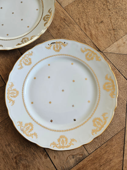 Assiettes plates dépareillées dorées