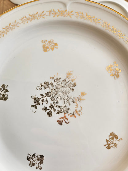 Assiettes plates dépareillées dorées