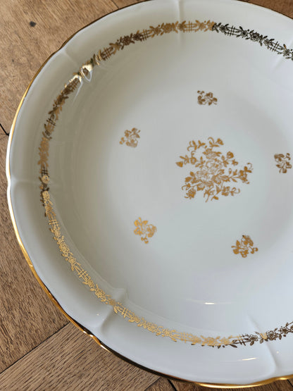 Plat creux ancien blanc et or en porcelaine de Vierzon