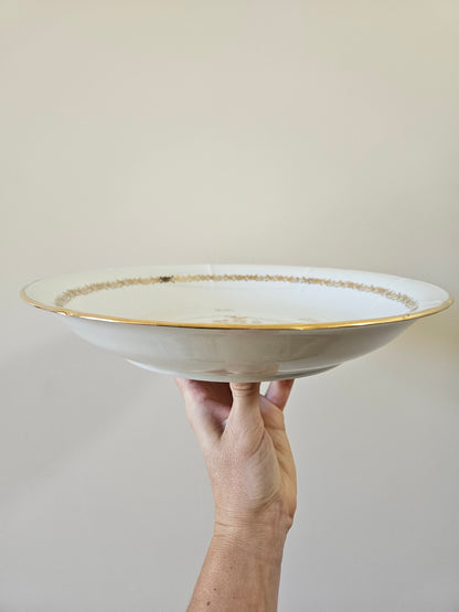 Plat creux ancien blanc et or en porcelaine de Vierzon