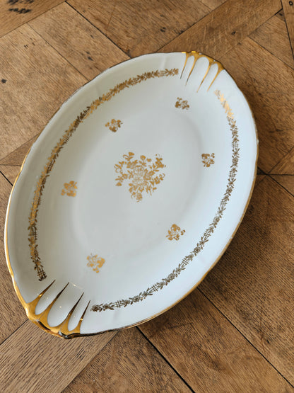 Plat ovale ancien blanc et or en porcelaine de Vierzon