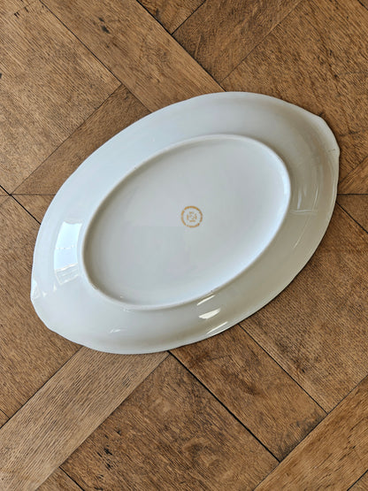 Plat ovale ancien blanc et or en porcelaine de Vierzon