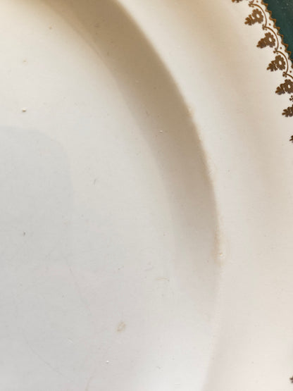 Assiettes plates dépareillées, bleu canard et dorure