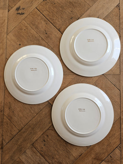 Assiettes plates dépareillées, bleu canard et dorure