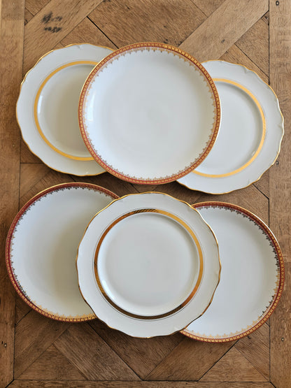 Lot de 6 assiettes plates vintage dépareillées, rouges et dorées. Pour une élégante table de fête. 