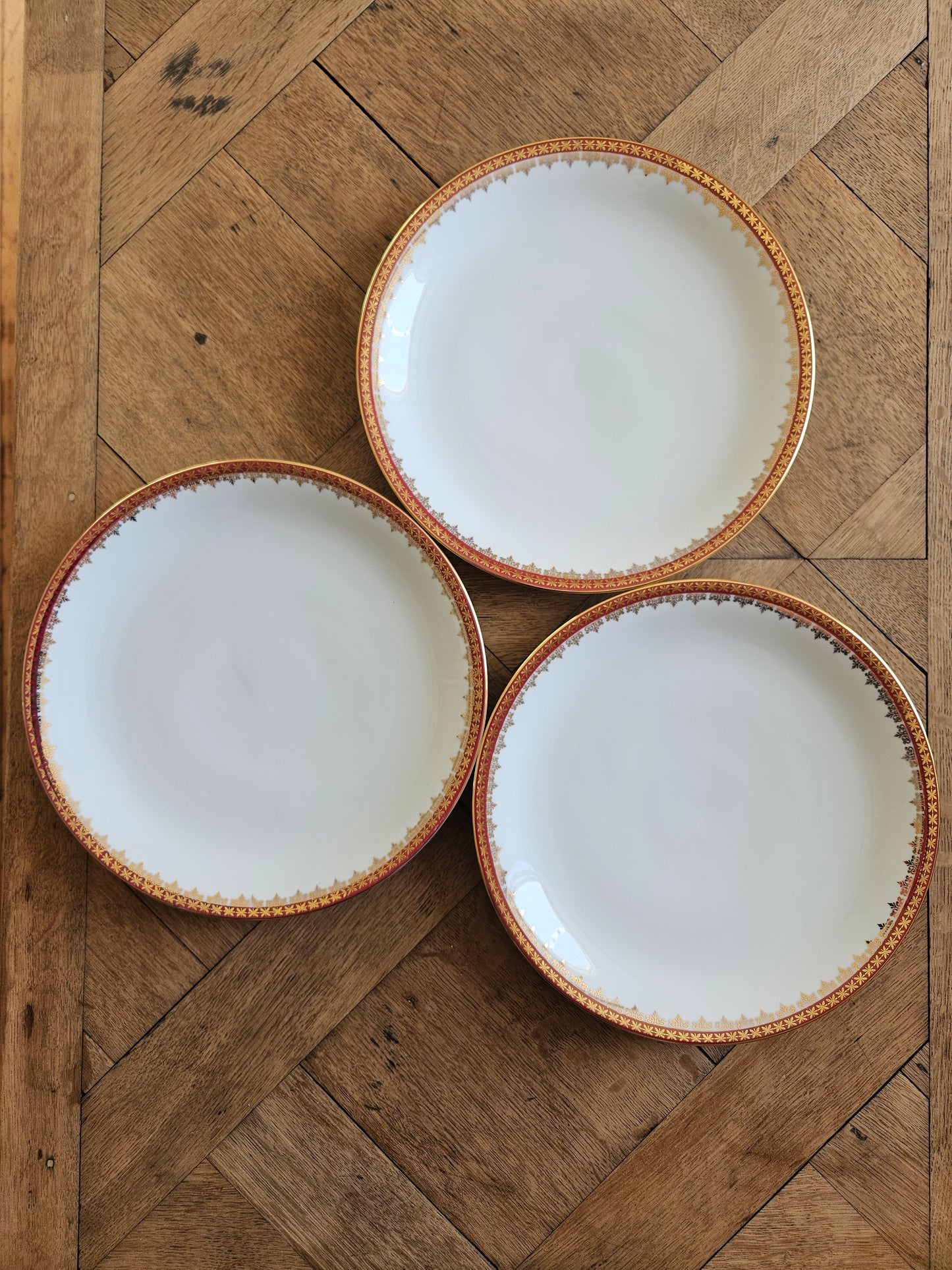 Mix and match composé de 3 assiettes Europorcelaine rouges et dorées 