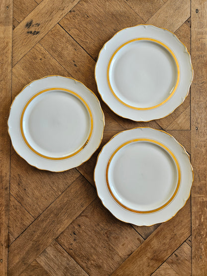Mix and match composé de 3 assiettes en porcelaine de Sologne, liseré doré 