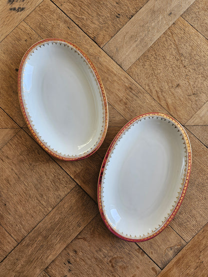 Raviers vintage en porcelaine. Décor raffiné rouge et doré. 