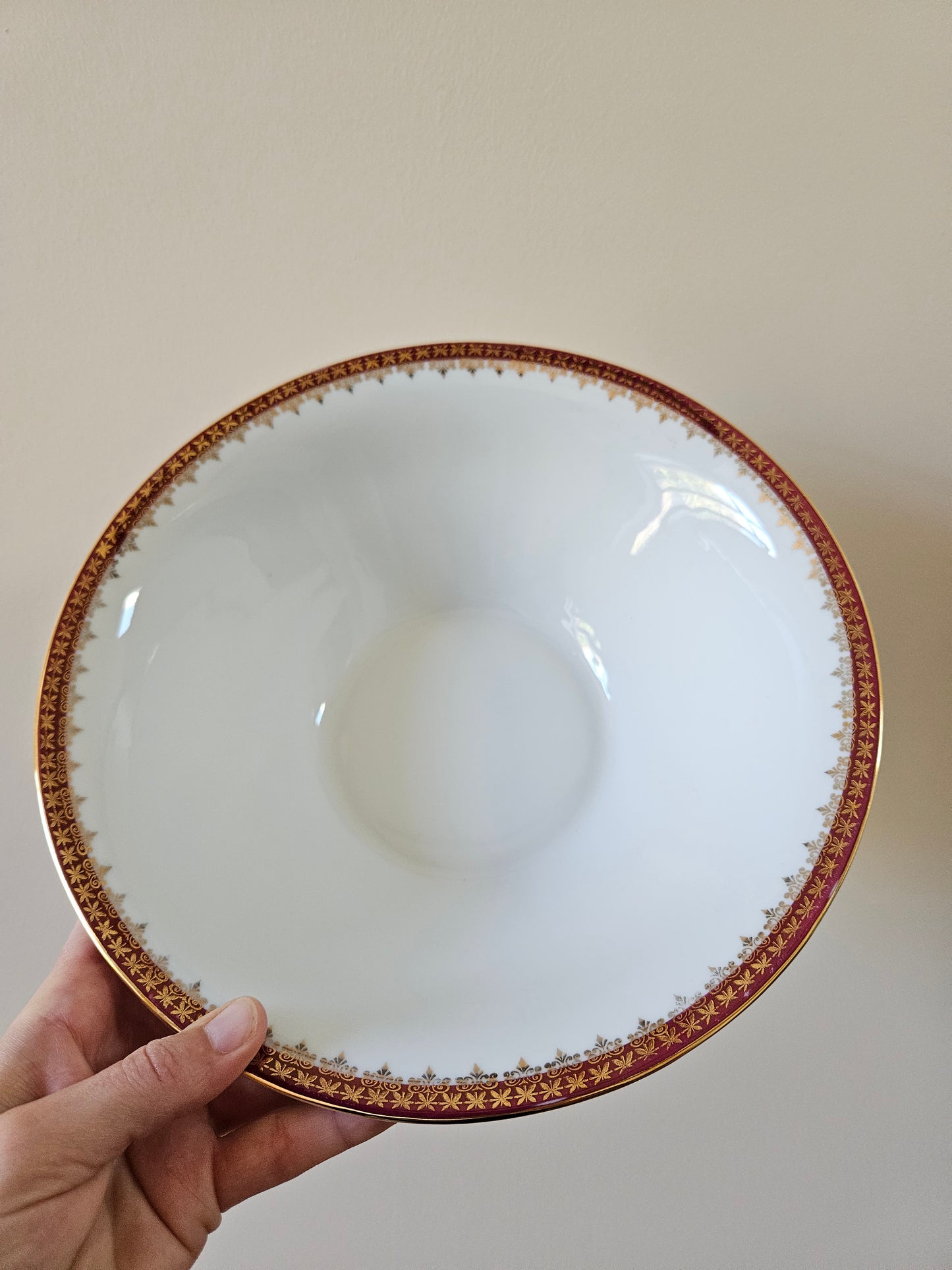 Saladier vintage en porcelaine, élégant décor rouge et or