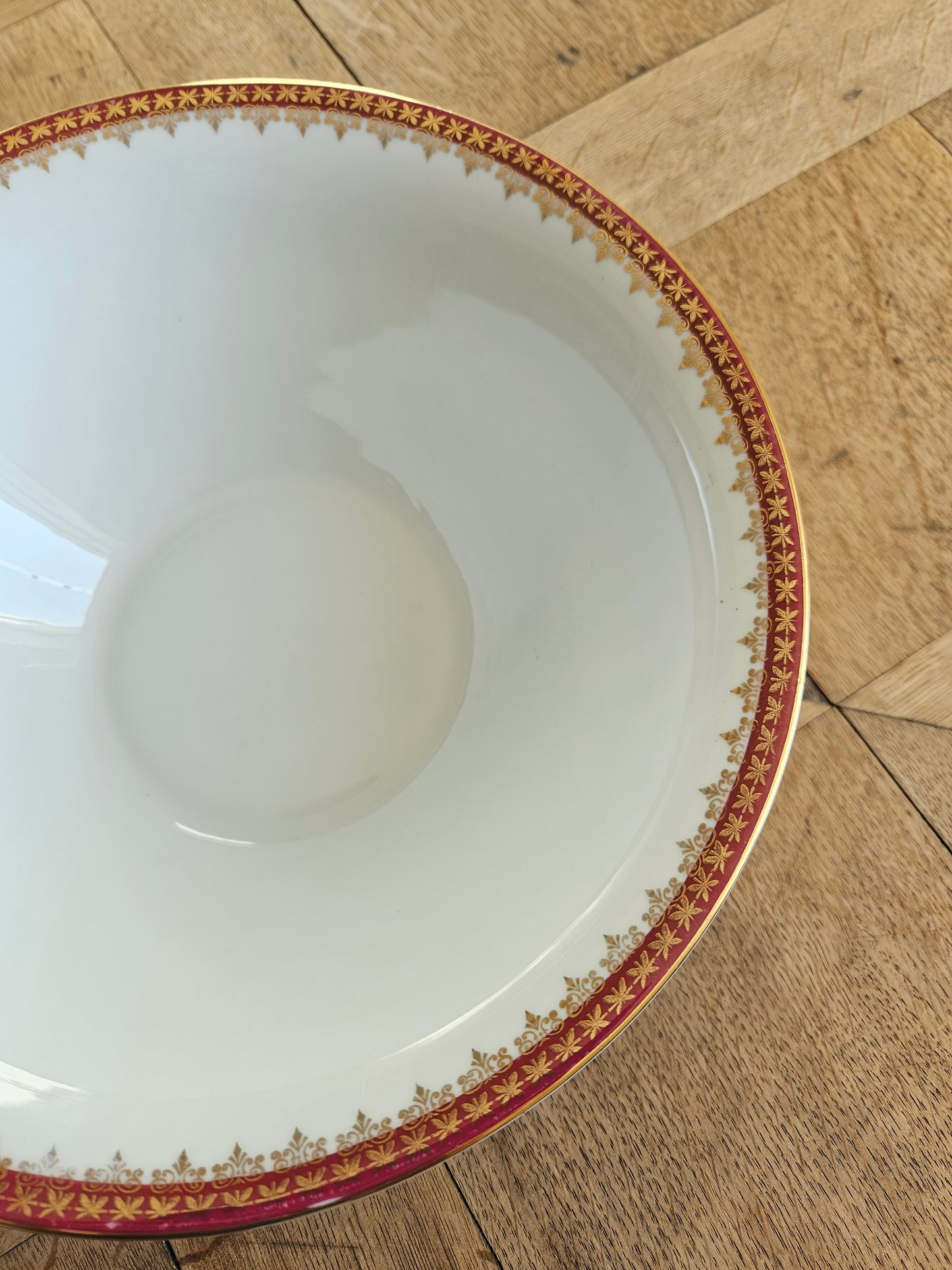 Saladier vintage en porcelaine, élégant décor rouge et or