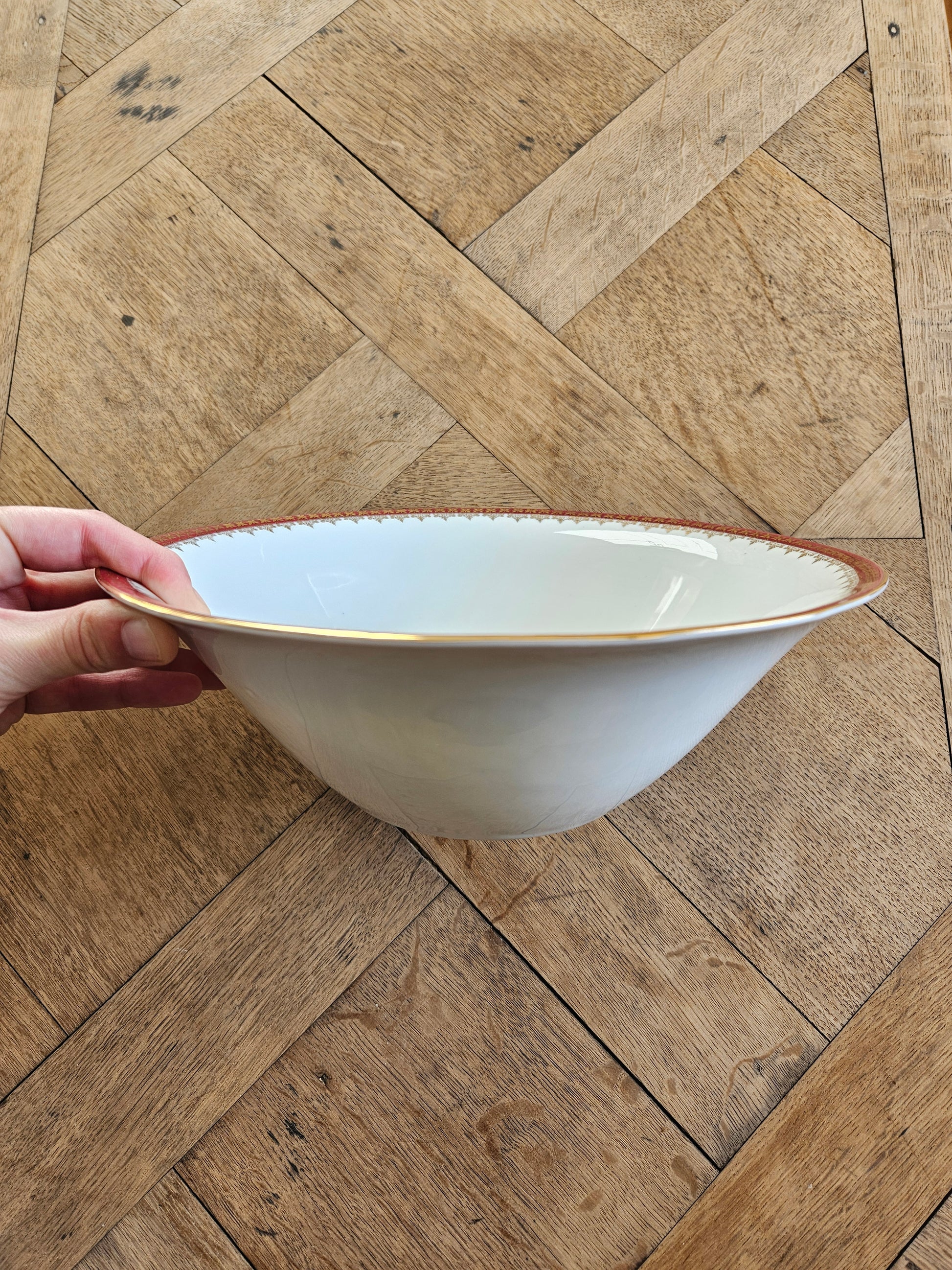 Saladier vintage en porcelaine, élégant décor rouge et or